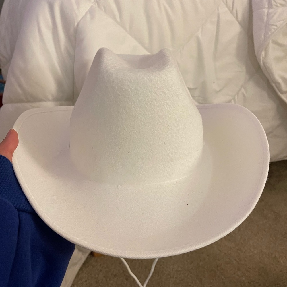 10 white customizable cowboy hats
